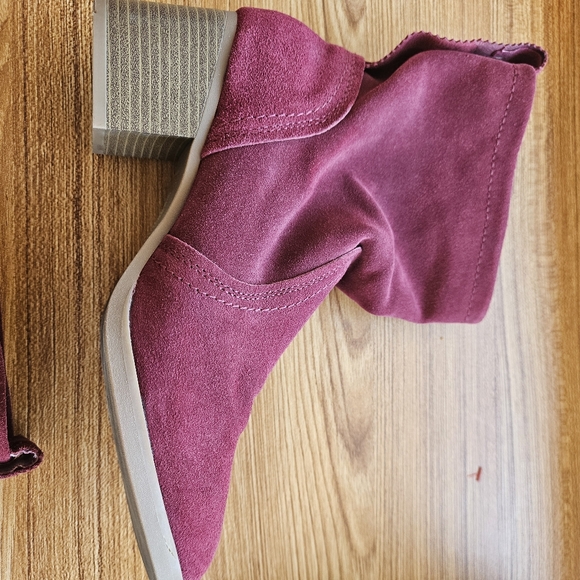 White Mountain Genuine Leather burgundy purple heeled boots Size 10 - Picture 8 of 11